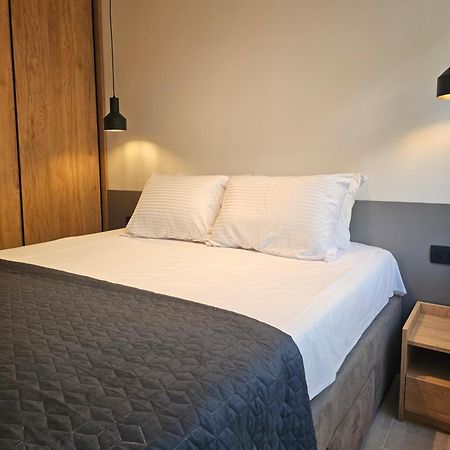 Anja & Ogo Apartments Sea View & Pool Petrovac Luaran gambar
