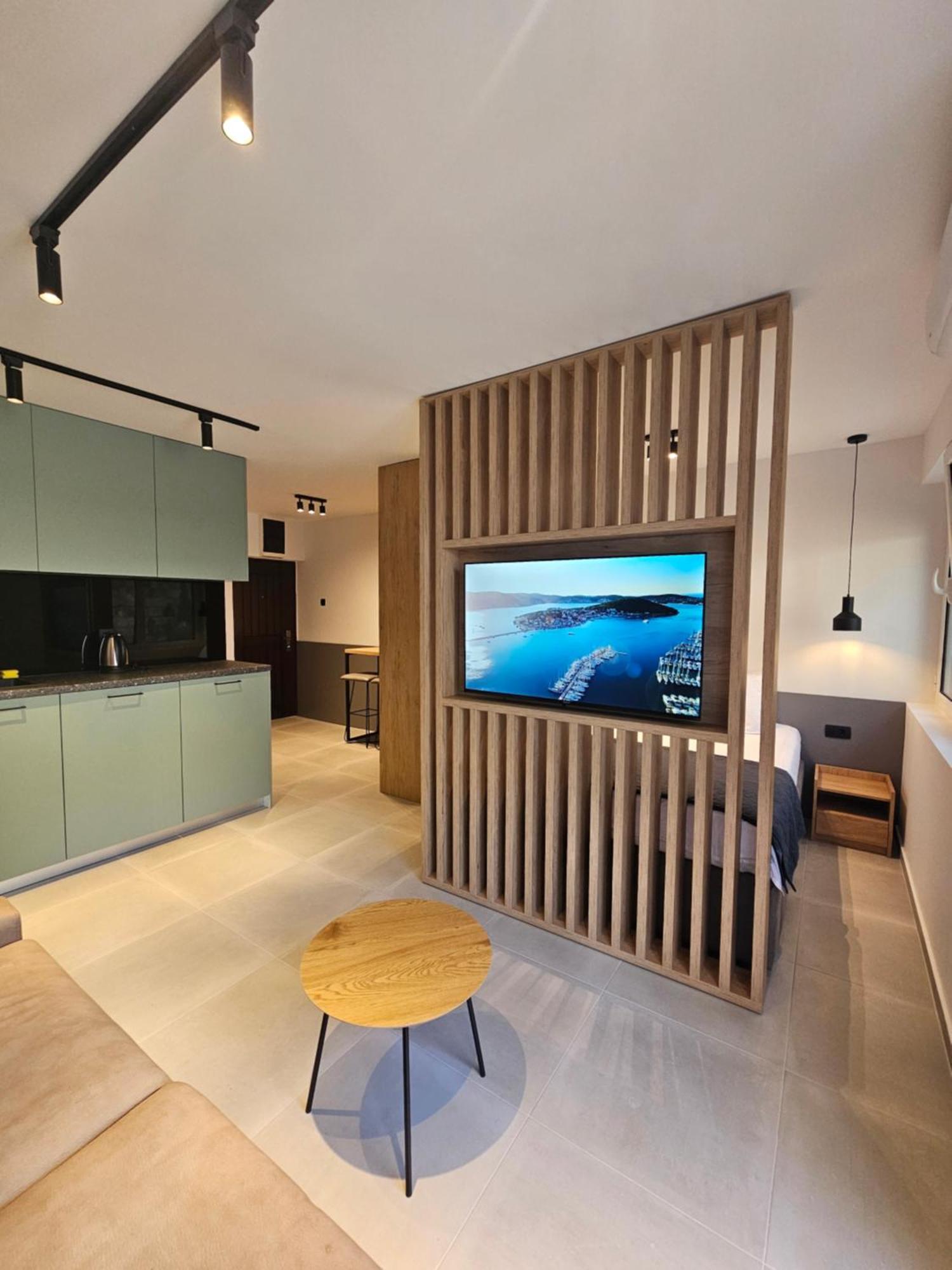 Anja & Ogo Apartments Sea View & Pool Petrovac Luaran gambar
