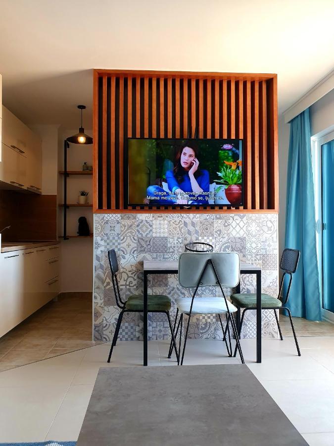 Anja & Ogo Apartments Sea View & Pool Petrovac Luaran gambar