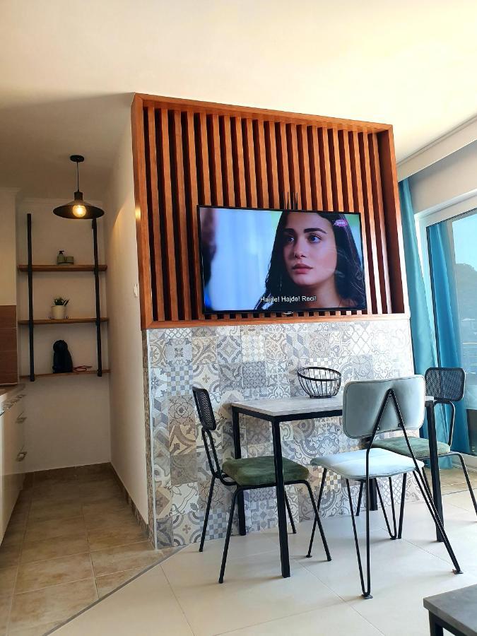 Anja & Ogo Apartments Sea View & Pool Petrovac Luaran gambar